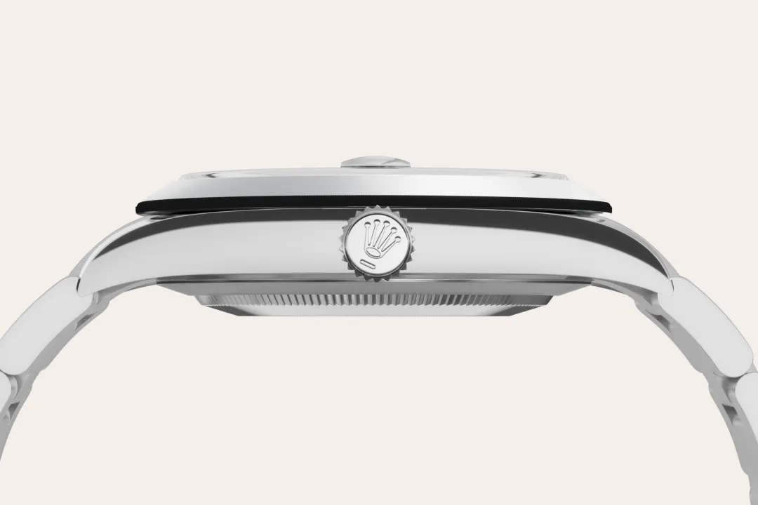 Rolex Datejust 41 in Oystersteel with a white dial, smooth bezel, and Oyster bracelet and gold - Crisson