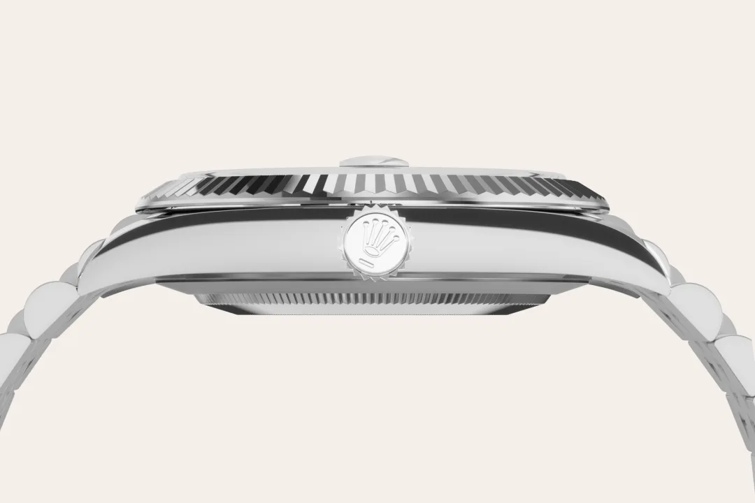 Rolex Datejust 41 in Oystersteel and white gold with a bright blue dial, fluted bezel, and Jubilee bracelet - Crisson