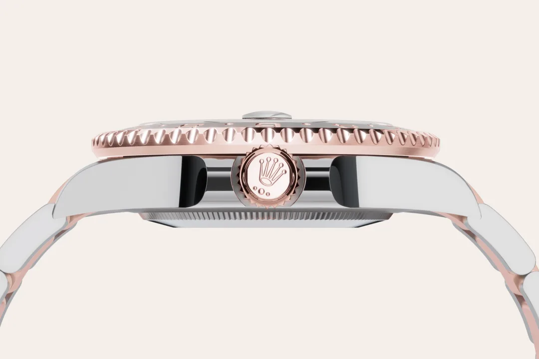 Rolex GMT-Master II in Oystersteel and Everose gold with a black dial, bidirectional rotatable 24-hour graduated  bezel, and Oyster bracelet, m126711chnr-0002 - Crisson