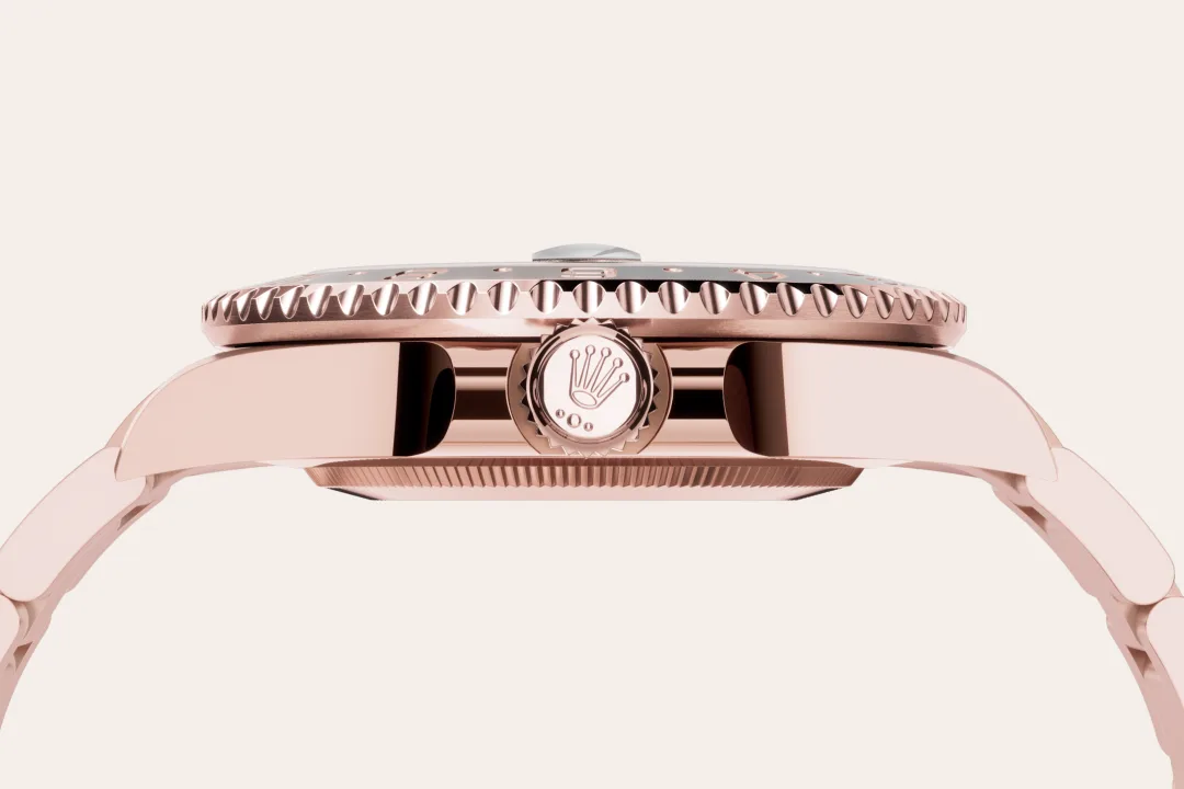 Rolex GMT-Master II in Everose gold with a Tiger iron dial, bidirectional rotatable 24-hour graduated  bezel, and Oyster bracelet, m126715chnr-0002 - Crisson