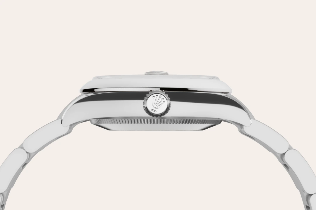 Rolex Datejust 31 in Oystersteel with a Silver dial, domed bezel, and Oyster bracelet - Crisson