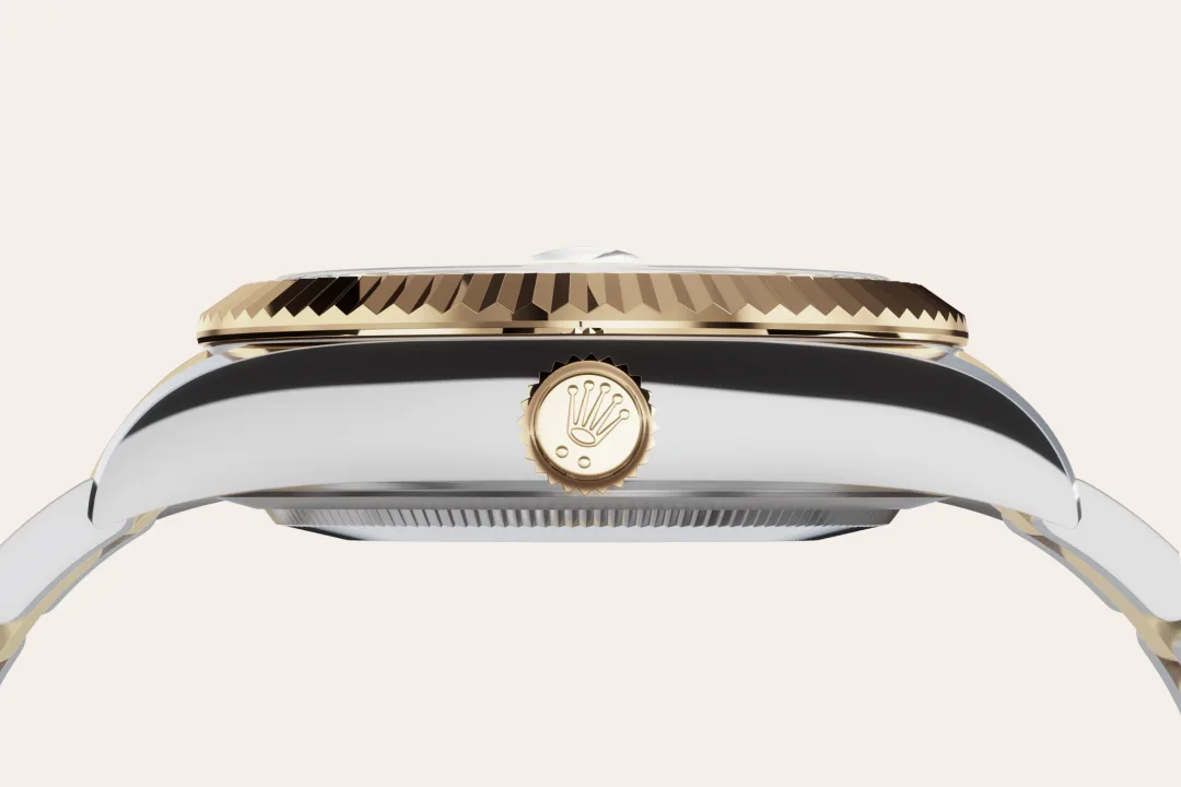 Rolex Sky-Dweller in Oystersteel and yellow gold with a champagne-colour dial, fluted bezel, and Oyster bracelet, m336933-0001 - Crisson