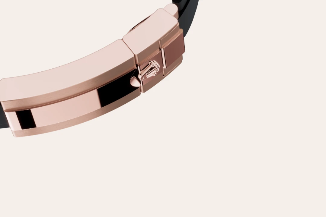 Rolex Yacht-Master 40 in Everose gold with an intense black dial, matt black Cerachrom insert in ceramic bezel, and Oysterflex bracelet, m126655-0002 - Crisson