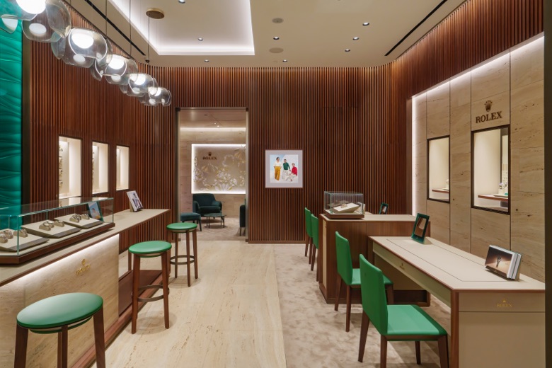 <br />
Discover our Rolex Showroom Crisson<br />
