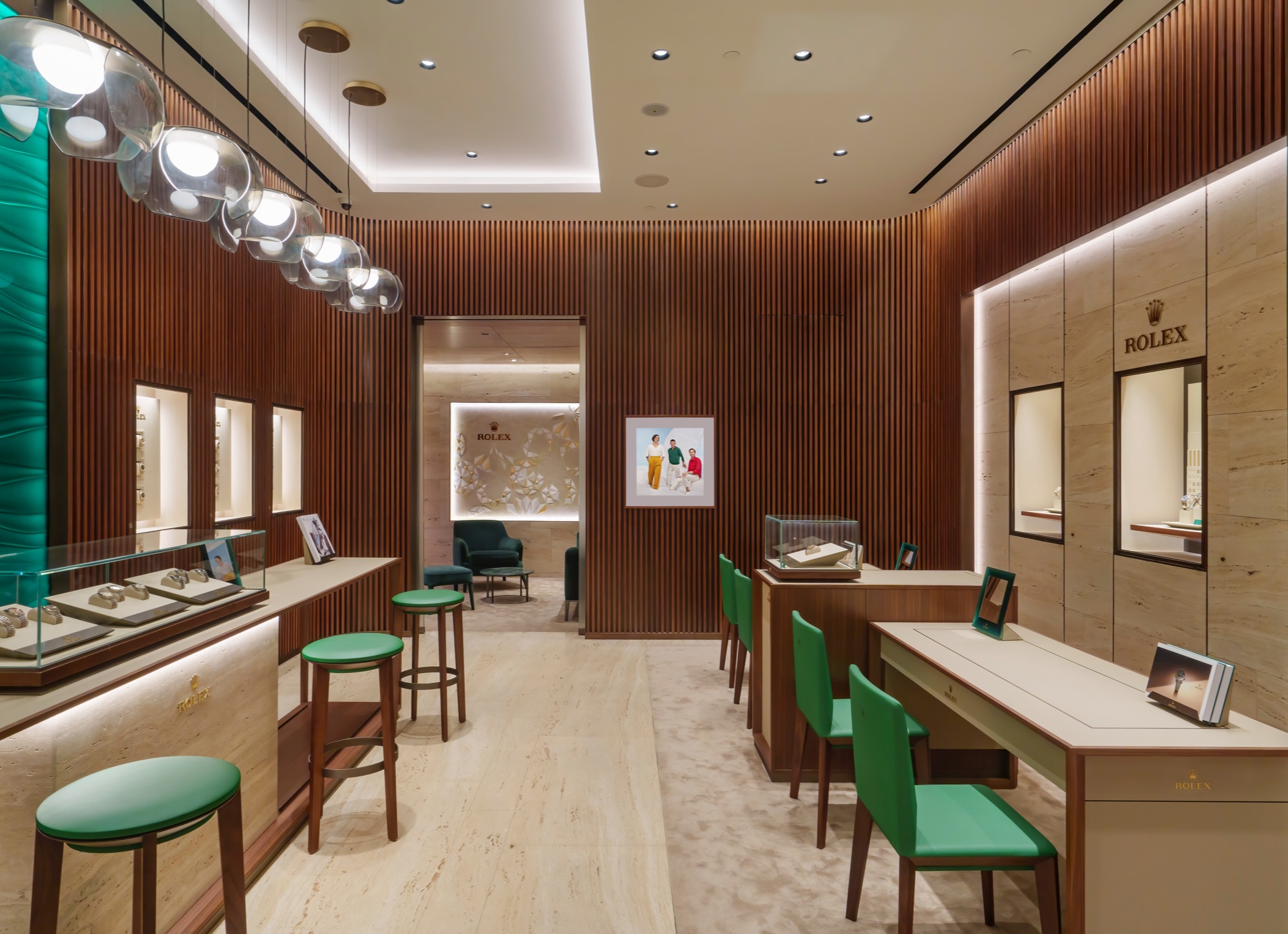 <br />
Discover our Rolex Showroom Crisson<br />
